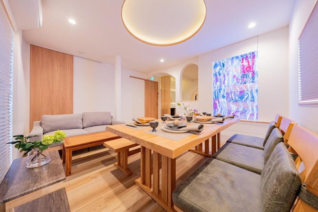 Minami Villa | 佑 一棟貸切 和と現代アートが融合した大きな一軒家 寝室5部屋