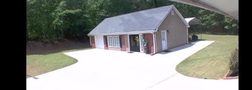 Oxford House | A Peaceful Hidden Treasure in Oxford GA
