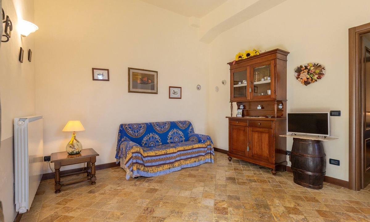 Chianni Apartment | Apartment 'Agriturismo Chianni - Trilocale 4' with Pool, Private Terrace and Wi-Fi