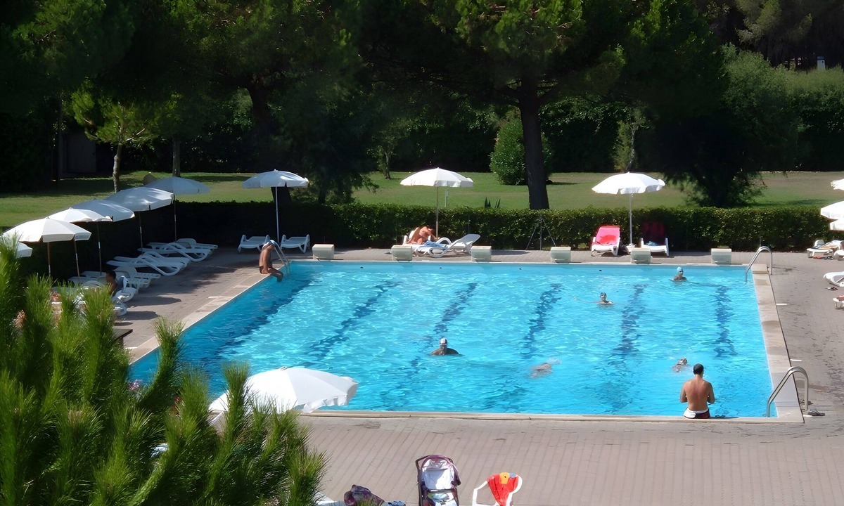 Marina di Bibbona Apartment | Apartment 'Trilocale Silvia with Pool', Private Terrace and Air Conditioning