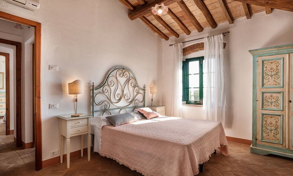 Tavarnelle Val di Pesa Apartment | Apartment with pool, A/C, WIFI, TV, patio, pets allowed, panoramic view, close to Greve In Chianti