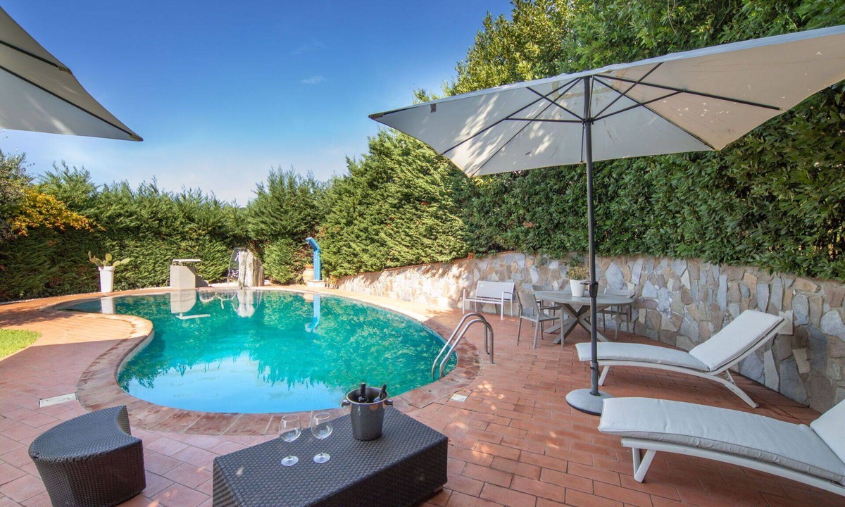 Terranuova Bracciolini Villa | Beautiful private villa for 10 people with private pool, WIFI, hot tub, A/C and panoramic view