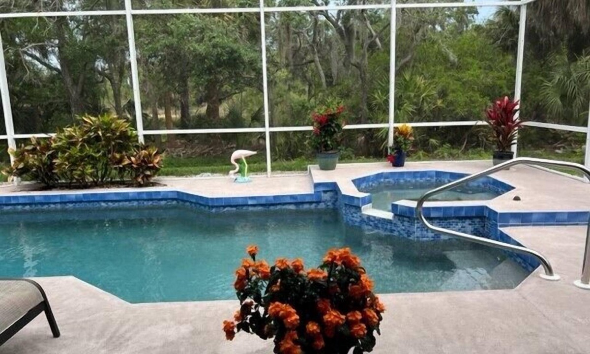 Palmer Ranch Apartment | Beautiful pool villa in active community, only available May 10-Oct 31.