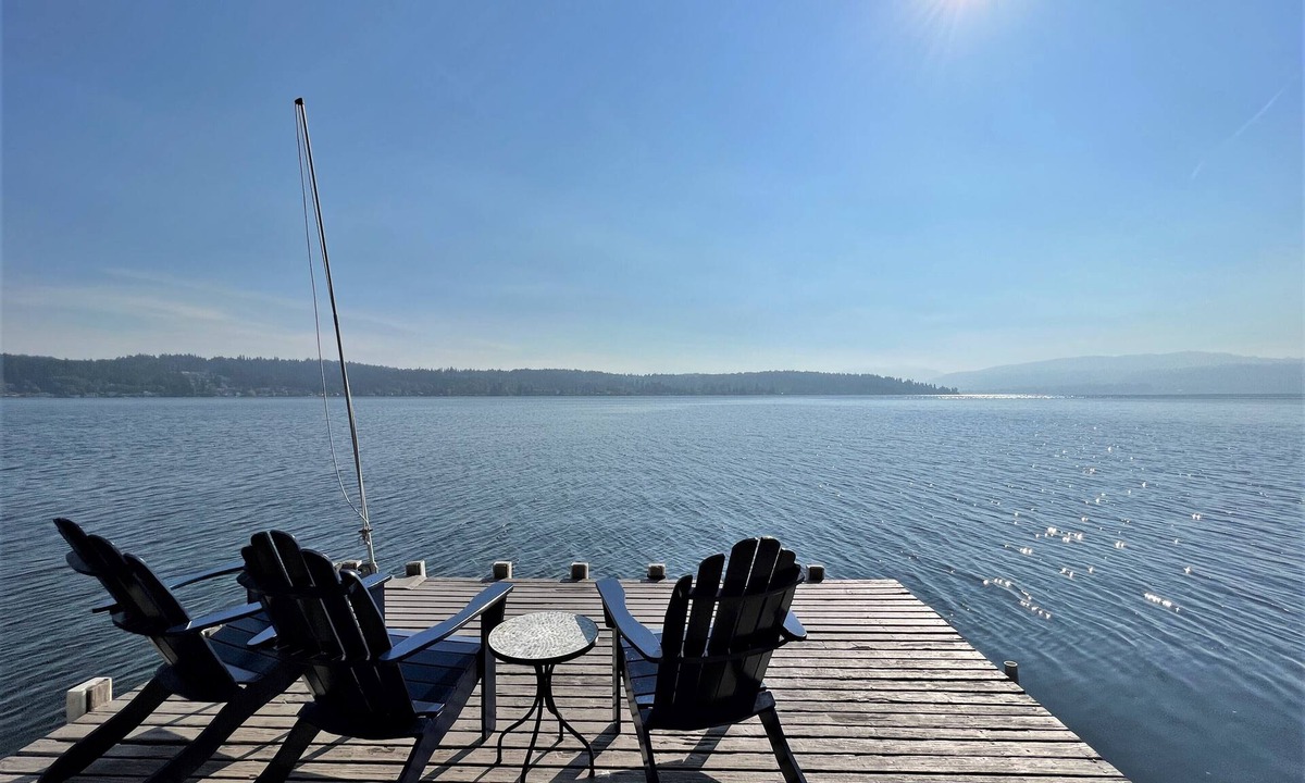 Northeast Bellevue House | Blue Heron Lakehouse: Lush Waterfront Oasis on Lake Sammamish Near Seattle