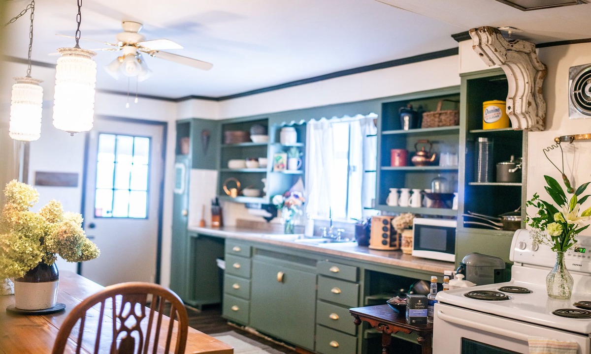 Peru Cottage | COZY 4 BEDROOM COTTAGE near Peru-NEXT TO Cafe & Vintage Market Place