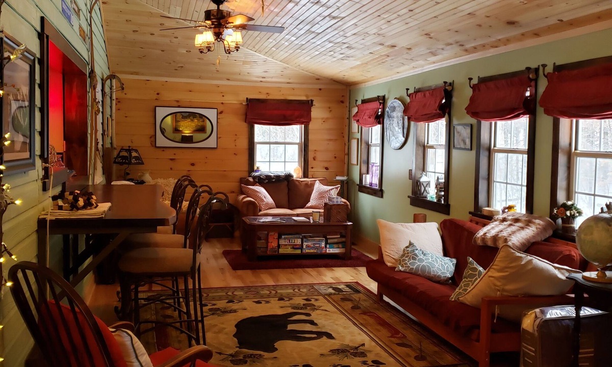Wilmington House | Cozy Cabin 2 miles from Whiteface mtn and close to Lake Placid