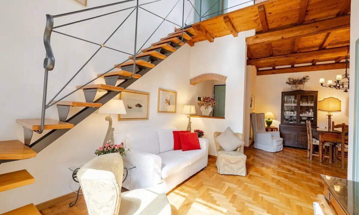 Sant' Ambrogio Apartment | FAMILY FRIENDLY, 5 STARS, TOP LOCATION, A/C, FREE WI/FI nSEE ALSO LISTING 165586