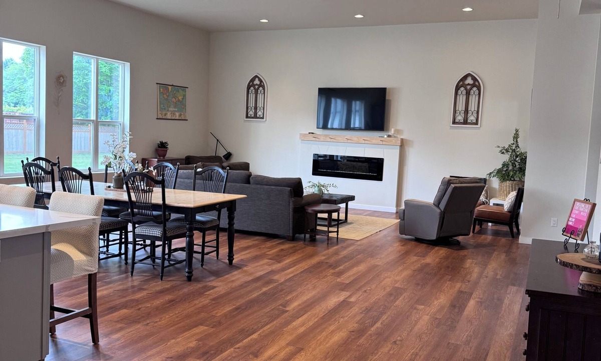 Arlington Heights House | Historical landmark, comfortable 6 bedrooms, 5.25 bath welcoming space!