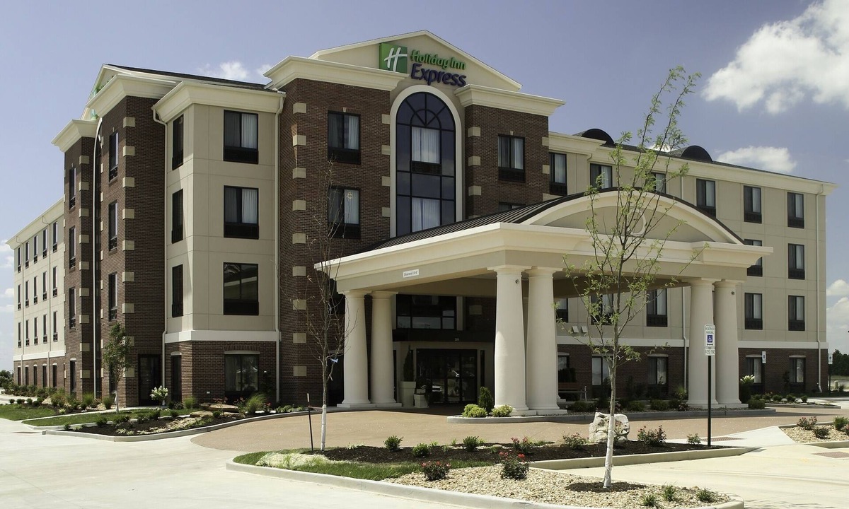 Marion Hotel | Holiday Inn Express Hotel & Suites Marion Northeast by IHG