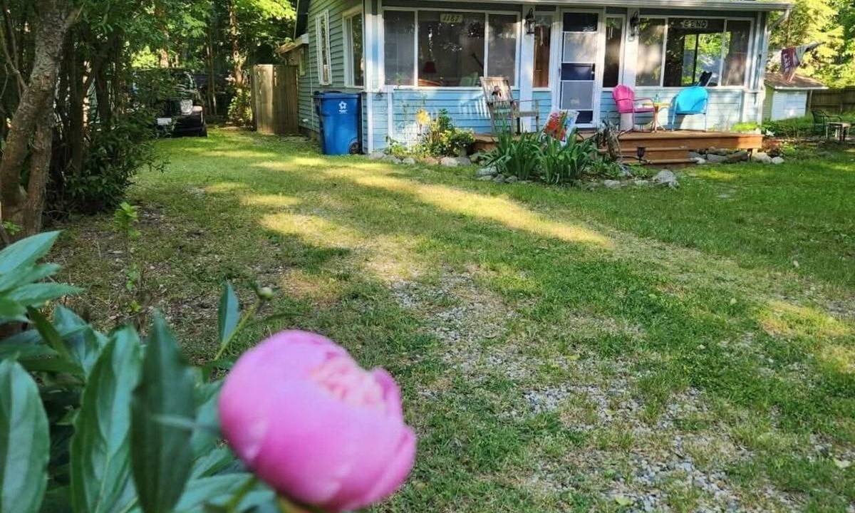South Haven Cottage | Little Blue is a family friendly, quintessential cottage.