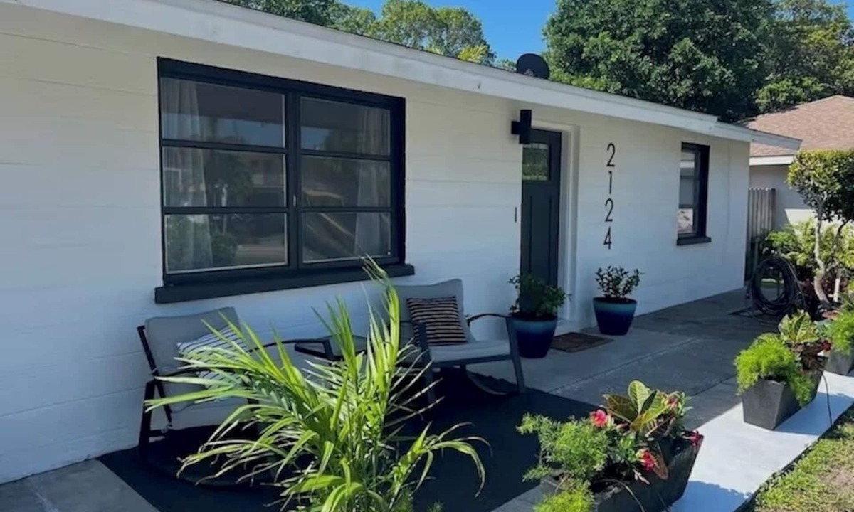Downtown House | Location, Location! Sarasota Rambler Downtown MidMod Stay