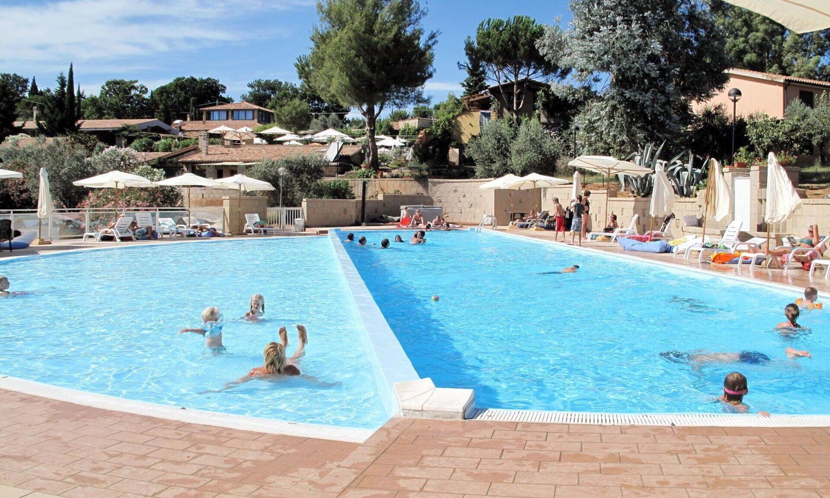 Guardistallo House | Lovely apartment in villa for 11 guests with pool, terrace and pets allowed