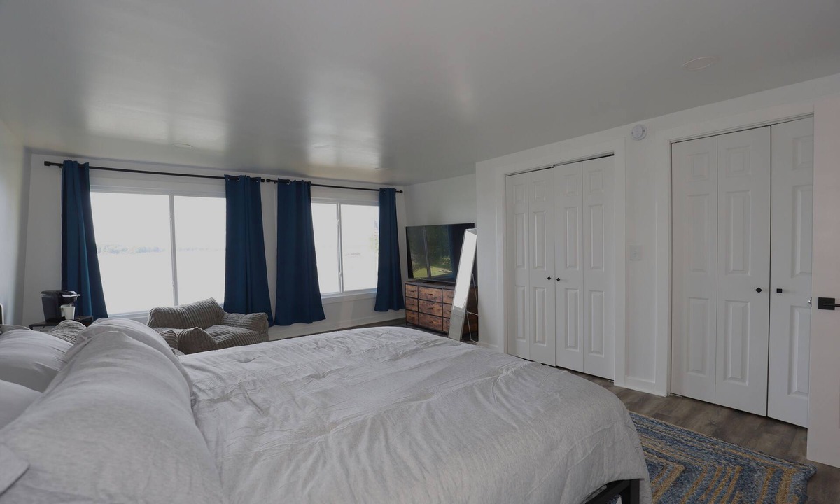 Shelbyville Cottage | Lucky Catch Cottage 4 BR. 2BA. Lakeside, Hot Tub, Sauna, Casino nearby