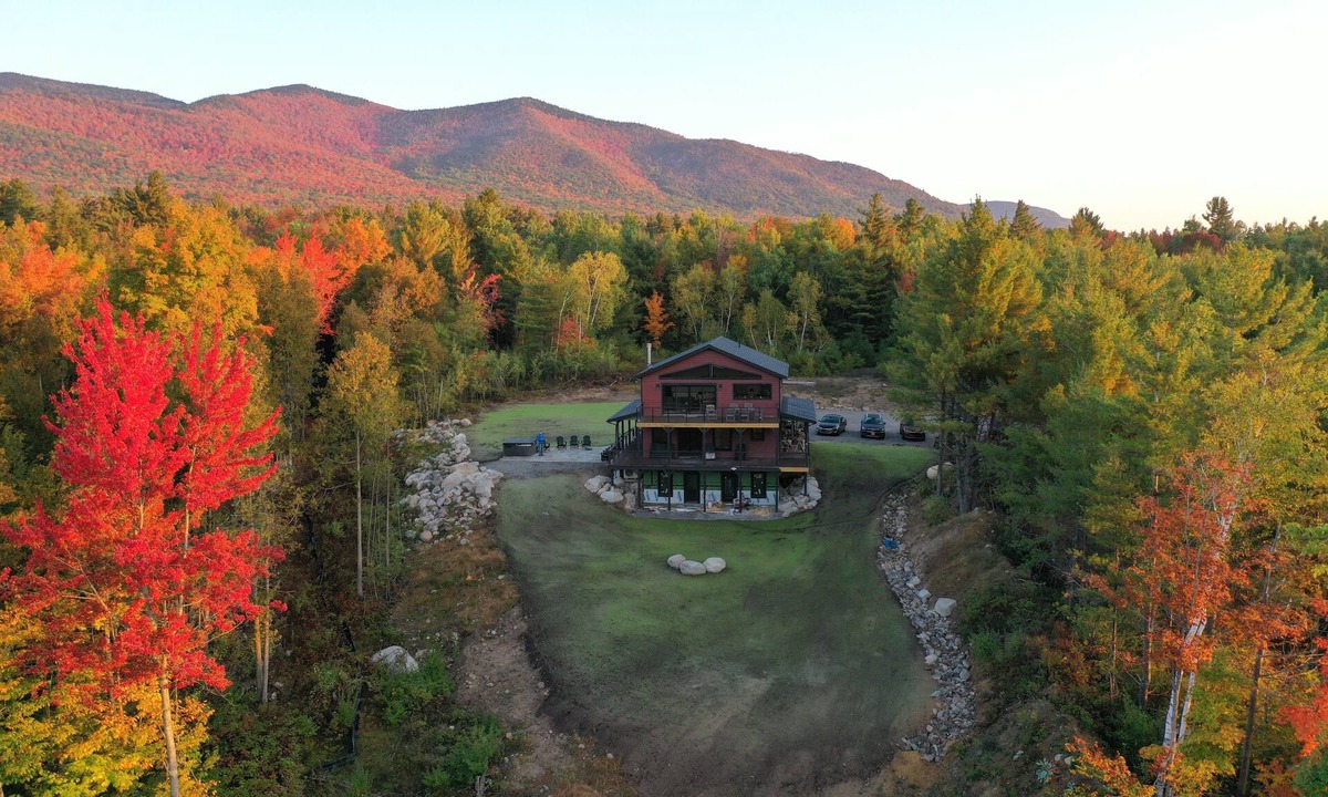 Wilmington House | Luxury Adirondack Retreat Near Whiteface Sleeps 13, Hot Tub, Fire Pit, Views