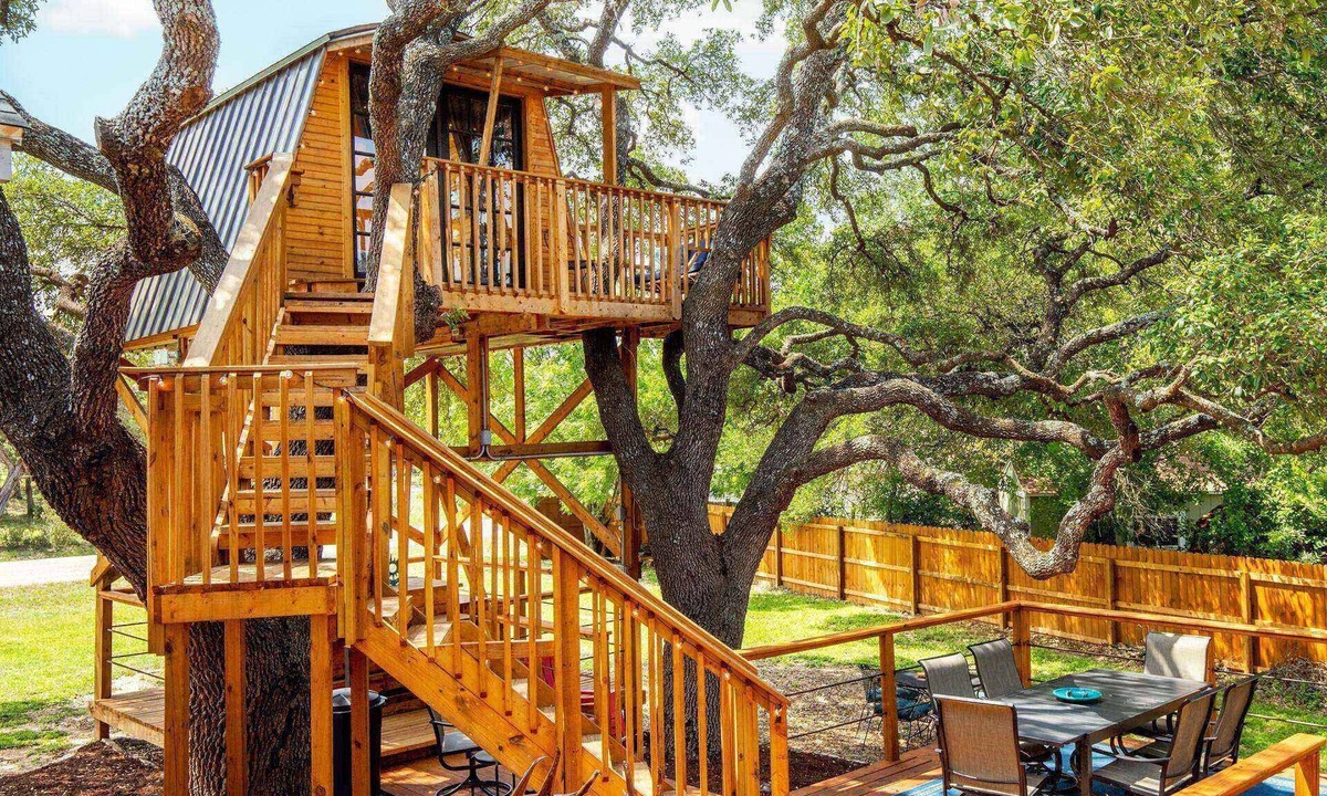 Canyon Lake House | Majestic Treehouse - Hot Tub - Backyard Living Oasis - Firepit, Grill, River Tubing Basecamp