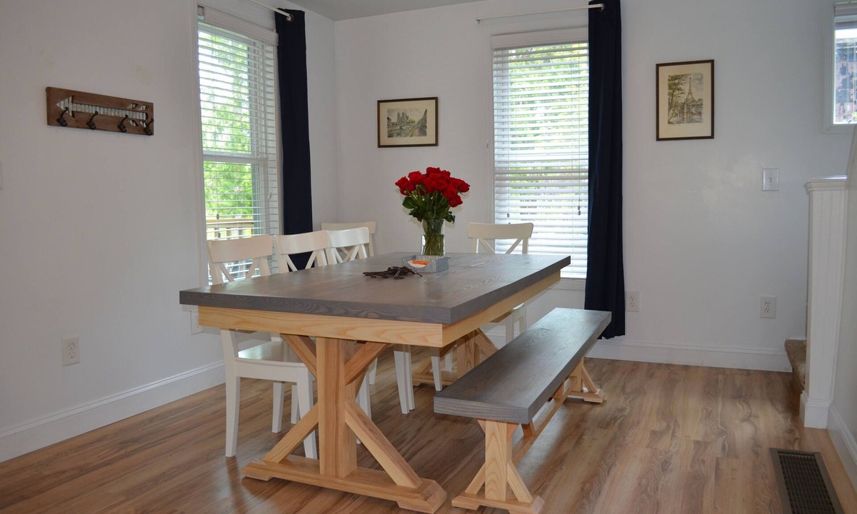 Wakefield House | Modern Family Style Getaway -Wakefield UP House for up to 8!
