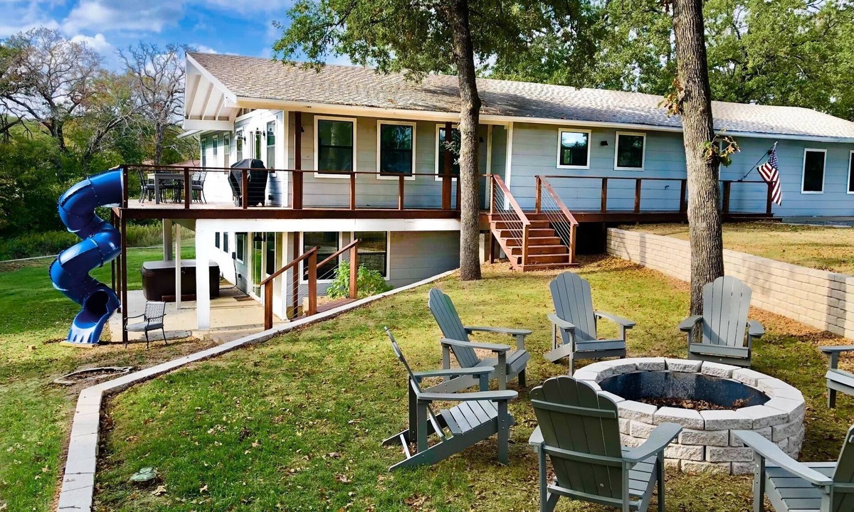 Seven Points House | New! 3 Acre, 5bd/5bth Lakehouse w/Hot tub & Cinema