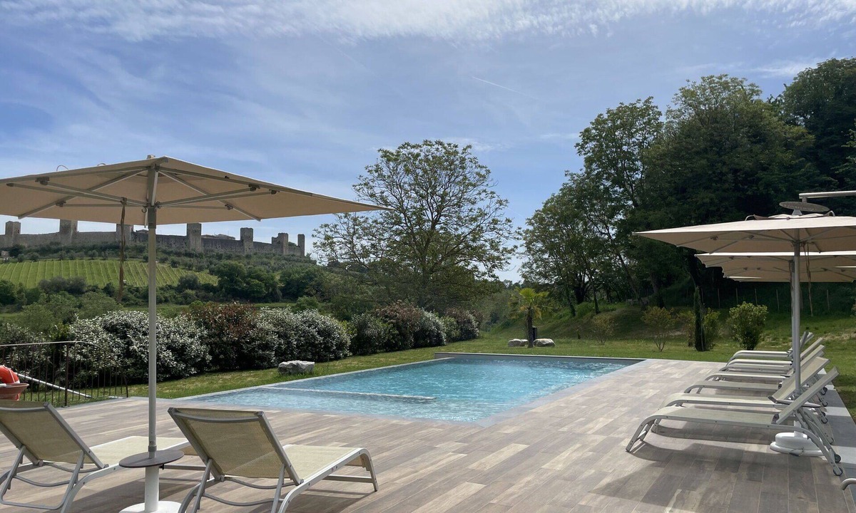 Monteriggioni Apartment | Nice apartment for 2 people with A/C, WIFI, pool, TV and pets allowed, close to Siena