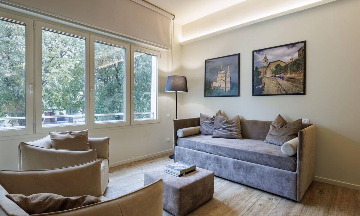 Sant' Ambrogio Apartment | Nice apartment for 6 guests with A/C, WIFI, TV and balcony