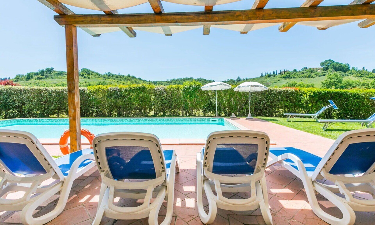 Montespertoli Villa | Nice apartment in villa for 6 people with WIFI, pool, TV, patio, pets allowed and panoramic view