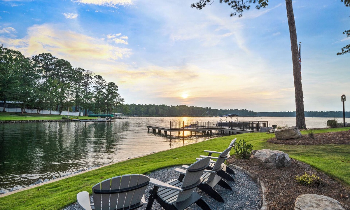 Eatonton Cottage | Pet Friendly and Gorgeous Top Side Cottage at Cottage Cove at Lake Oconee!