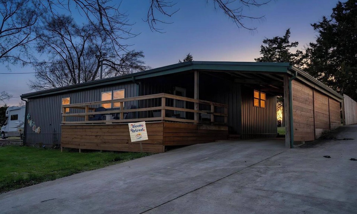 Goreville House | Pet Friendly Lake of Egypt Home with Hot Tub, RV Hookup & Boat Slip