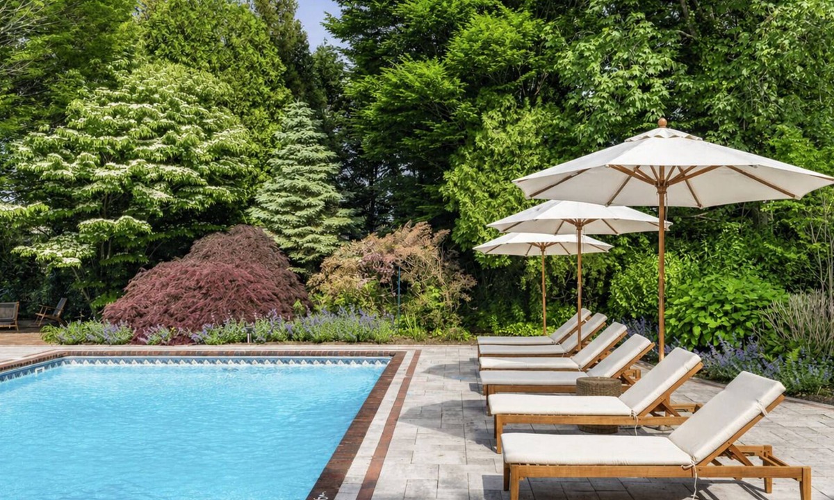 Village of Southampton House | Quintessential Hamptons home with 6 bedrooms (all ensuite bathrooms), open.