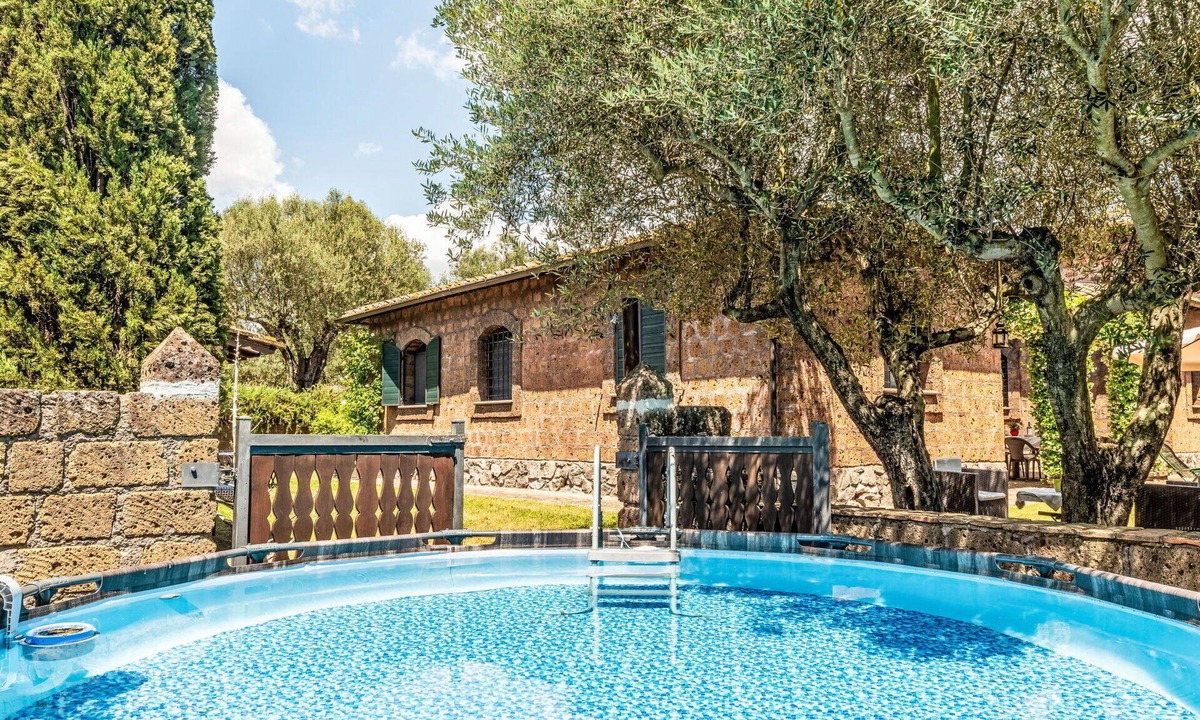 Vetralla Villa | Stunning private villa with private pool, WIFI, TV, patio, pets allowed and panoramic view
