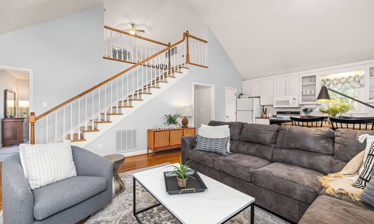 Forest Apartment | The Cottage at Virginia Sojourn: Peaceful Brick Cottage w/Sunset Mtn Views
