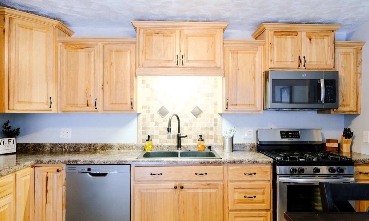 Ironwood House | Tiny Pines Cottage Getaway - 2BR Retreat