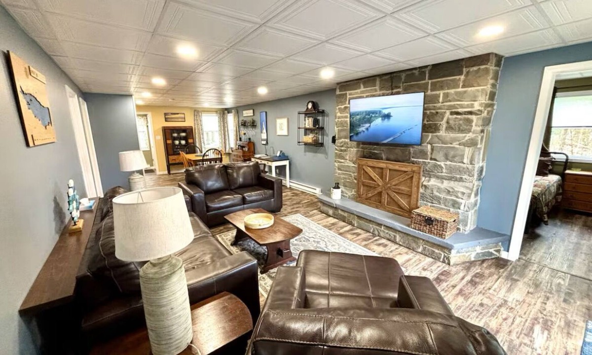 Blossvale Cottage | Tranquil 3 bedroom Sylvan Beach Cottage - Pets OK