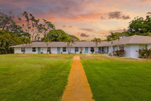 Ridge Wood Heights House | Tropical Fruit Garden
