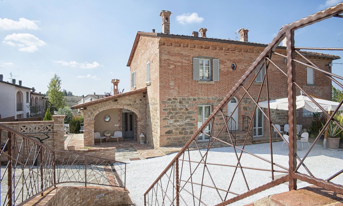 Badicorte Villa | Villa Ventotto by Paola Orazioli