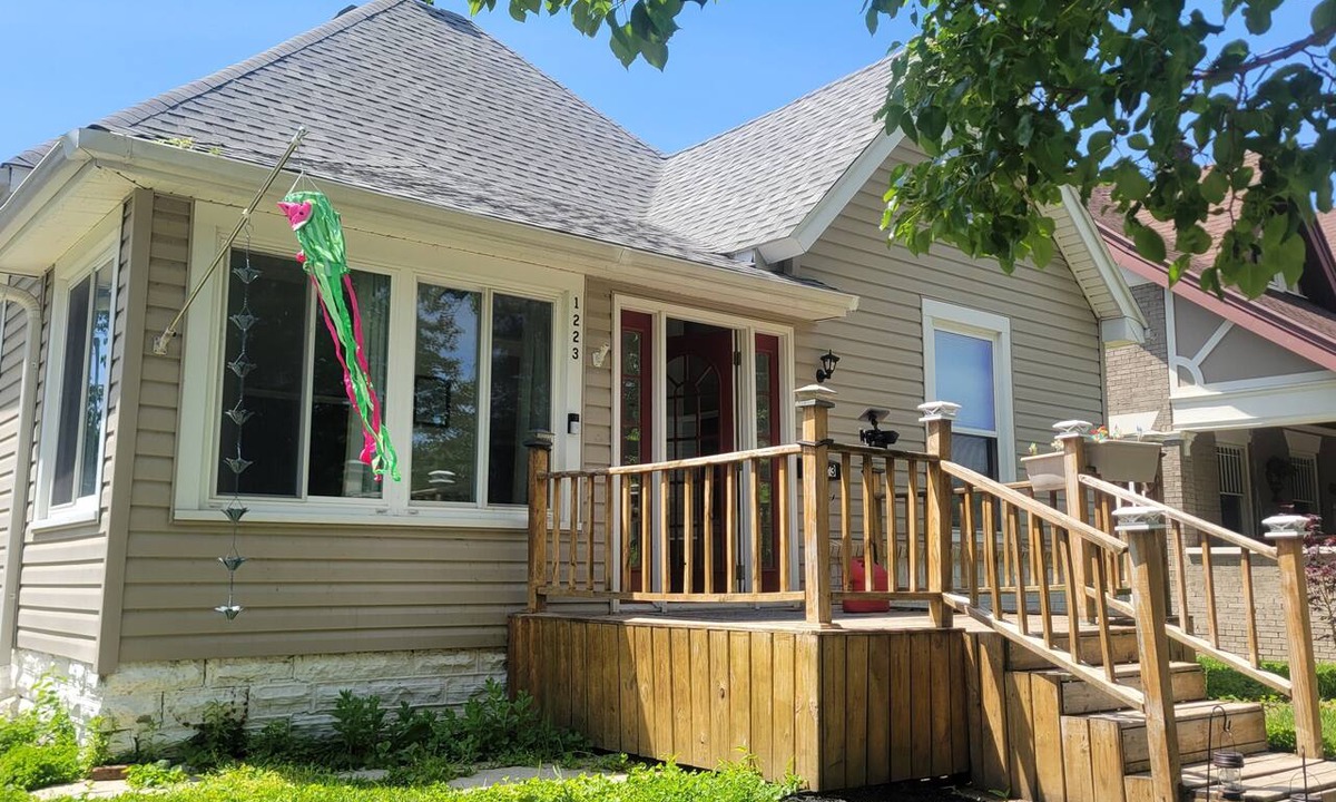 Kokomo House | Welcoming up to 12 guests in our 3-bedroom house in charming Kokomo!