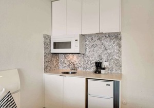 Best Beach Location | Wi-Fi, TV & Amenities
