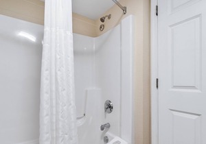 Experience the cozy Vineyard Suite just steps away from the beach 122