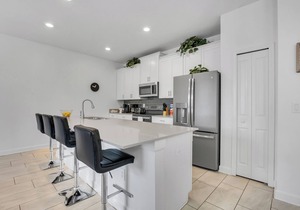 Resort Style, close to Disney and other parks Wlking Distance to Oasis Club