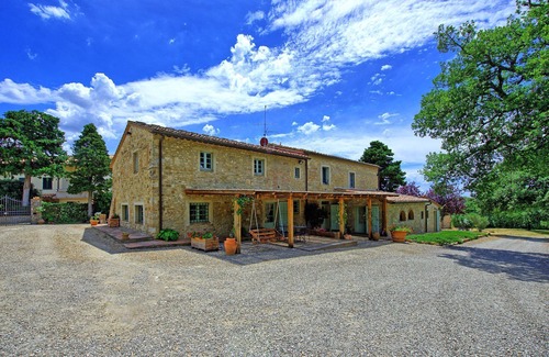 Barberino Tavarnelle Apartment | Beautiful apartment for 8 people with WIFI, pool and pets allowed, close to Greve In Chianti