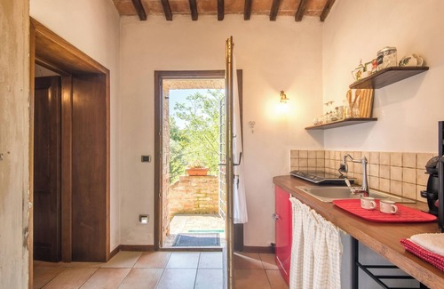 Palazzina Apartment | Holiday Apartment "Casa Francesco" with Shared Garden & Wi-Fi