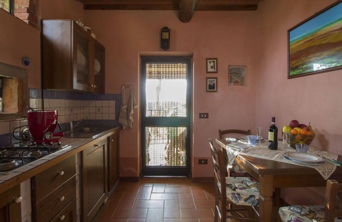 Laterina Villa | Stunning private villa for 4 people with WIFI, pool, TV, patio and pets allowed, close to Arezzo
