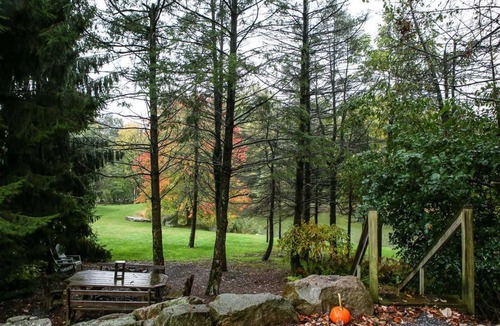 Narvon Cabin | 1800's Restored Log Cabin in Woods - 15 Min. Off Pa Turnpike