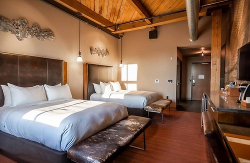 Fifth Ward Hotel | 3 Premium Loft 2 Queen Beds at The Iron Horse Hotel, Pet-friendly Property!