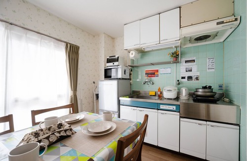 Dotonbori Apartment | 5-minute walk from Nihonbashi Station/Kuromon Ichiba, Shinsaibashi, and Namba are within walking distance/24-hour supermarket and convenience store nearby/Luggage storage available in front of the building/Families are welcome/Fixed Wi-Fi available