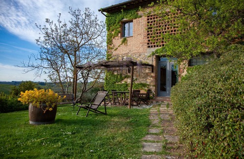 San Pietro in Bossolo Apartment | Apartment 'LEGNAIA' at IL BACIO Farmhouse