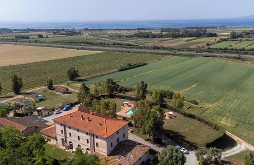 Riotorto Apartment | Apartment Giglio with Sea View, Pool, Wi-Fi, A/C & Garden