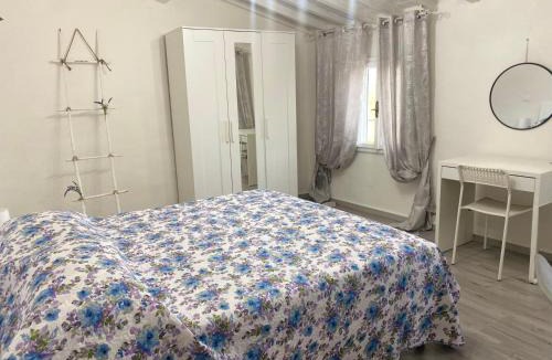 Usigliano Apartment | B&B La Petite Maison soggiorno con vista