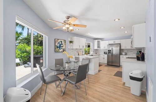 Lauderdale Beach Apartment | Beach House! + Hot Tub Paradise!