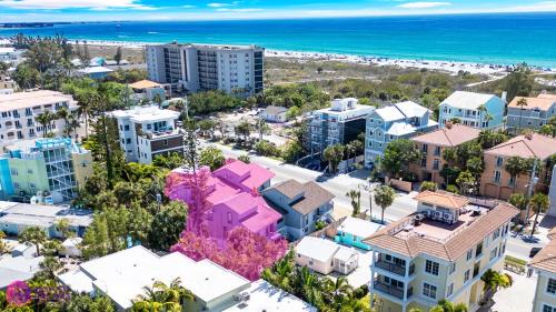 Siesta Key Village Ski Chalet | Beach Rd, 300ft to Beach Access & 500ft to Siesta Key Village, 2bdr & Studio
