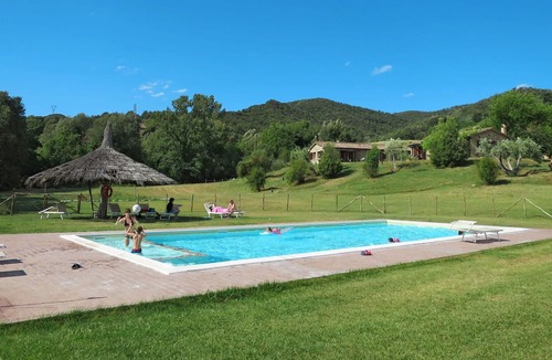 Pomarance Apartment | Beautiful apartment for 4 guests with WIFI, pool, TV, patio, pets allowed and parking