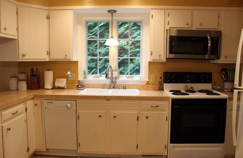 Town of Torrey Cottage | Beautiful Views, Sunrises, Dog Friendly, Comfortable!